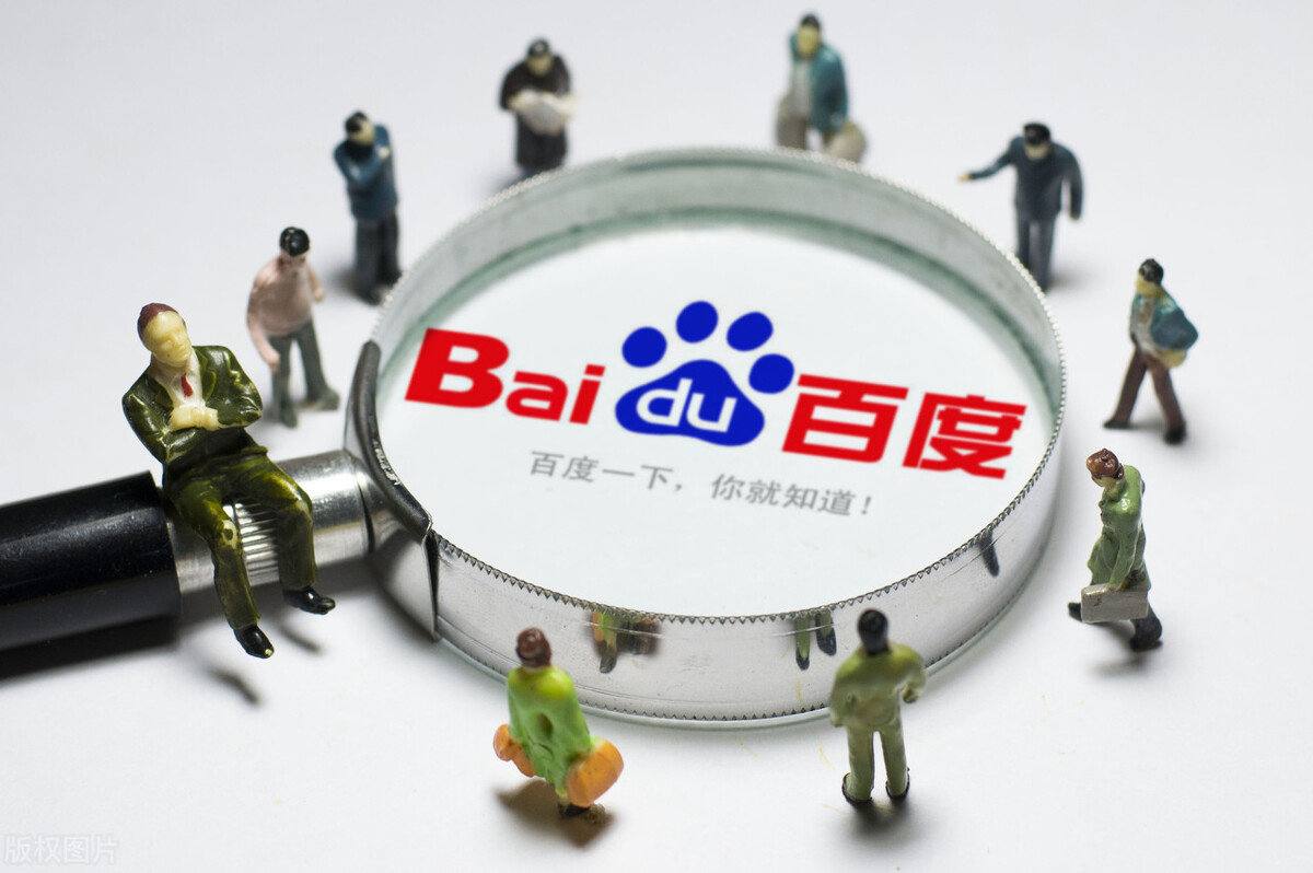 男子买单不付钱趁机摸店员脸